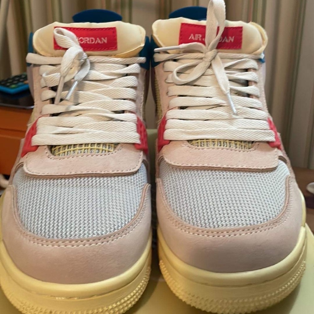 Jordan 4 guava ice 9/10 condo Size 11